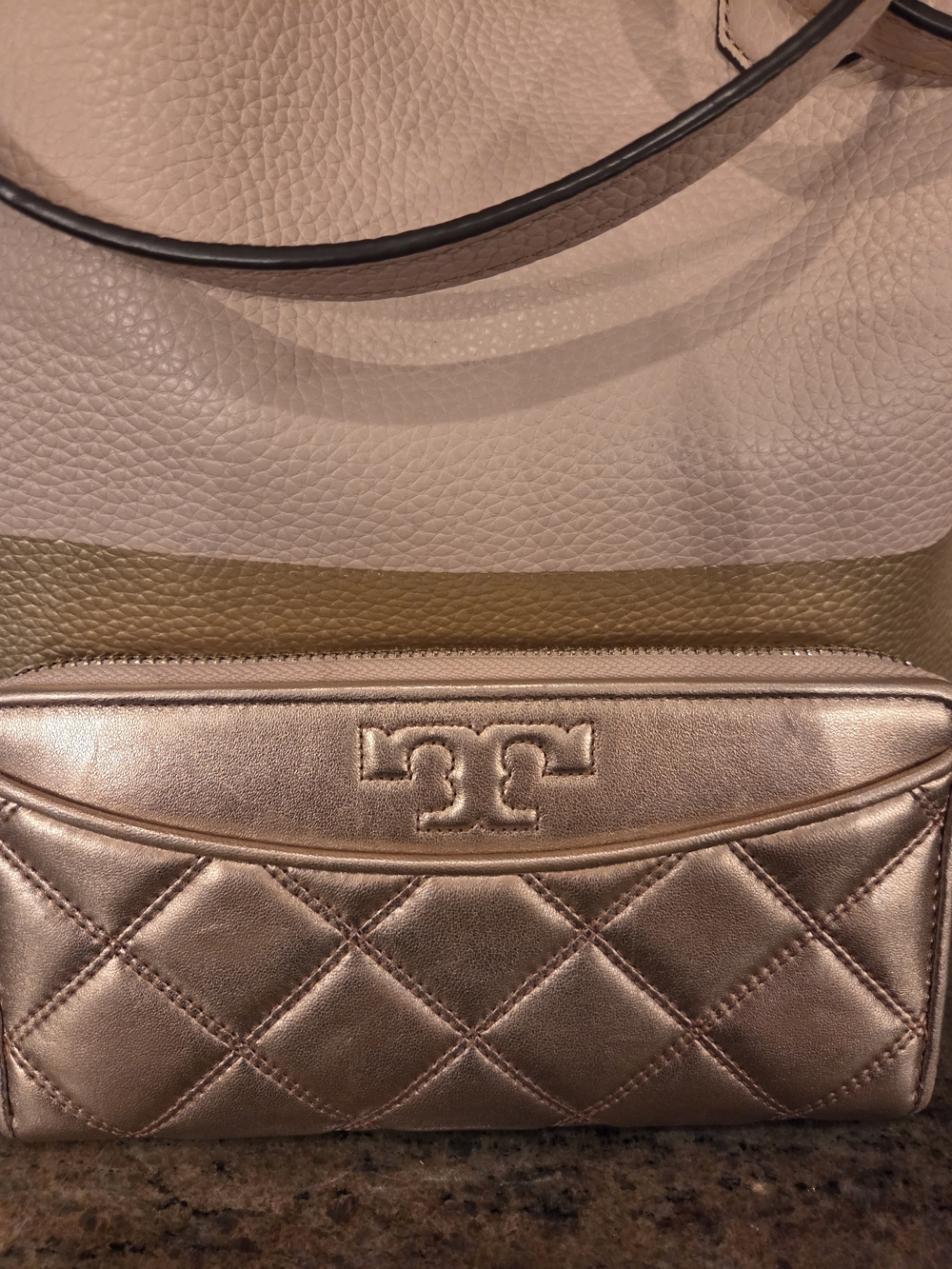Tory Burch Two-Tone Pink Beige & Gold Leather Tote W/ Rose Gold Metallic Wallet - Picture 3 of 15
